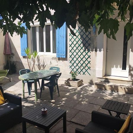Mas Provencal Au Coeur Des Vergers Vallabrègues Exterior foto